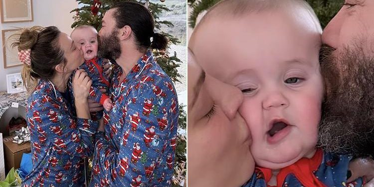 ‘Aramıza beğenilen geldin kızım’ Ünlü aile yeni yıla üç kişi giriyor