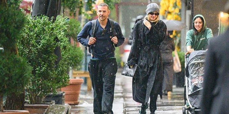 Arkadaş konutunda bilinmeyen bâtın buluşuyorlardı… Paraya kıyıp yeni aşk yuvası aldı