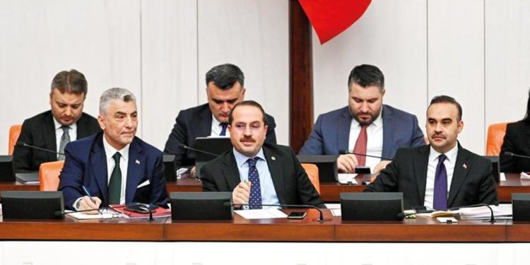 Bakan Bolat’tan İsrail’e ihracat açıklaması: İsrail’e inen mallar Filistin’e gidiyor