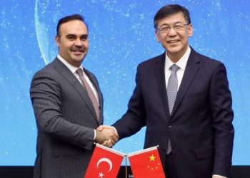 Bakan Kacır: Yatırımcılara cazip şartlar sunuyoruz