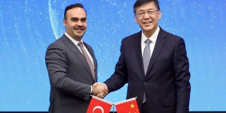 Bakan Kacır: Yatırımcılara cazip şartlar sunuyoruz