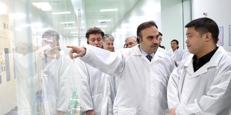 Bakan Kacır’dan Farasis’e ziyaret