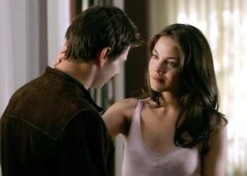 Balayını bile ertelediler: Gelinliğini çıkarıp oburunun kollarına koştu: ‘Beni kocam destekledi’