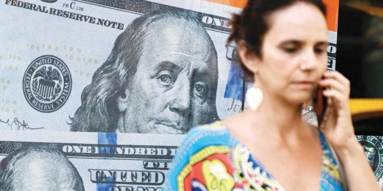 Bay Testere iş başında… Arjantin parası yarı yarıya bedel kaybetti