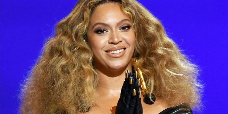 Beyonce milyarder olma yolunda