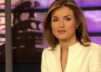 Bir periyot haber merkezinin en hoş kızıydı… Kocasını stajyerle bile aldattığı ileri sürüldü… Bir taşıyıcı anne bulalım, çocuğumuz olsun!