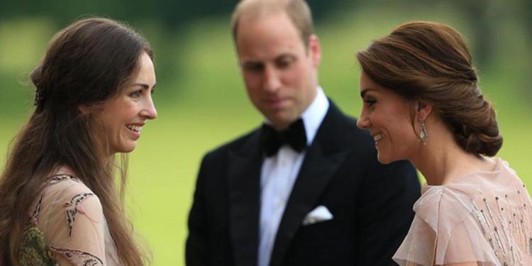 Bir yanda sıcak yuvası, bir yanda yasak aşk dedikodusu: ‘Bunu yazmayın, size öbür haber sızdıralım’