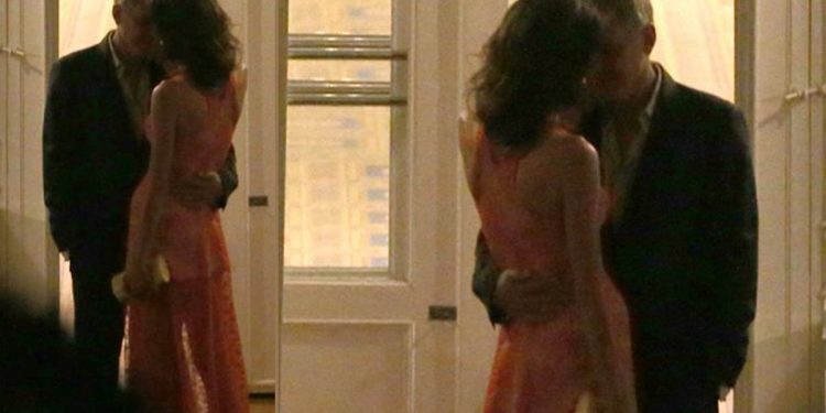 Bir yuva kurması için oyun hazırlamışlar:  Artık konutuna bir kız geliyor… Sonunda esasen onunla evleneceksin