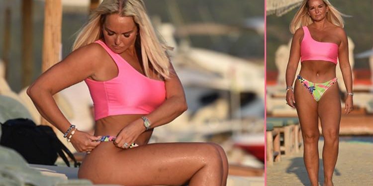 Bodrum aşkı bitmek bilmedi…. Kimse yokken keyfini çıkarıyor