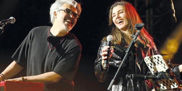 Buyruk Ersoy eşi Gökçe Bahadır’a övgüler yağdırdı