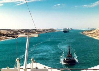 Dev gemiler Süveyş Kanalı’ndan vazgeçti