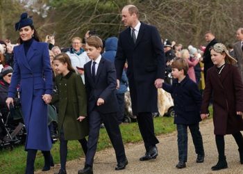Dosta düşmana gövde gösterisi yaptılar.. Eski eşler bile oradaydı… Fazladan bir çocuk daha!