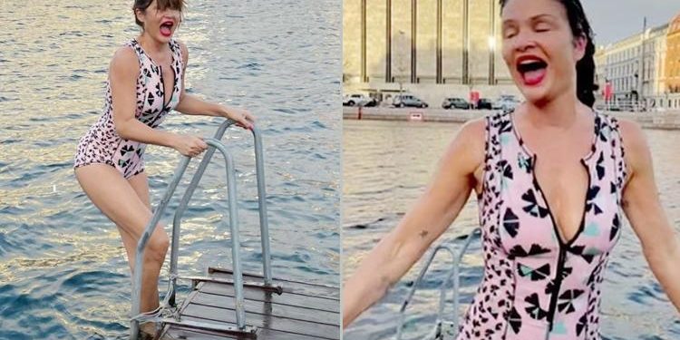 Dudağındaki kırmızı ruju da ihmal etmedi… Yarım asır ona ne yapar ki! Çığlık çığlığa buz üzere suya atladı