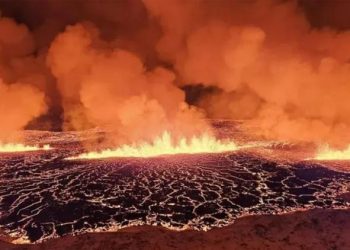 Dünya İzlanda’dan gelen imajları konuşuyor… Evvel zelzele sonra yanardağ patlaması