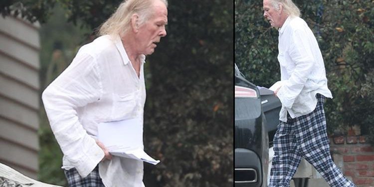 Dünyanın en güzel erkeklerinden biriydi… Onu yaş almak değil yaşadığı hayat yıktı… Bir gömlek, bir kareli pijama