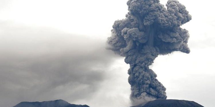 Endonezya’da yanardağ patladı: 11 dağcıdan acı haber geldi