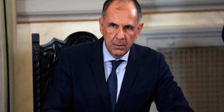 Erdoğan’ı selamlama formu gündem olmuştu! Yunan bakandan açıklama