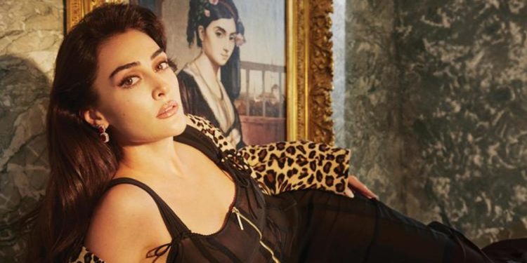 Esra Bilgiç: Geçmiş devir aşkları hepimizin hayali