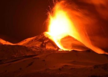 Etna Yanardağı yine faaliyete geçti
