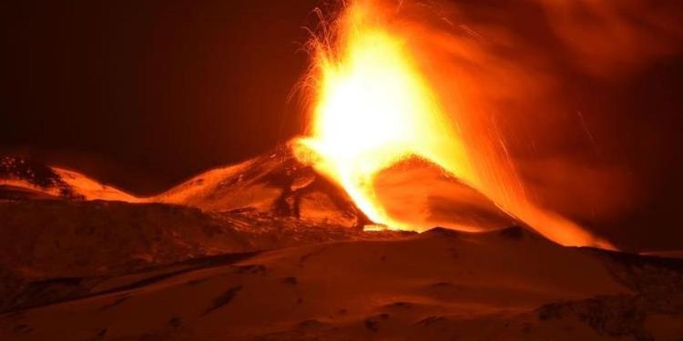 Etna Yanardağı yine faaliyete geçti