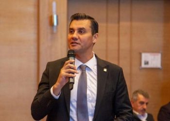 Ferdi Zeyrek kimdir, nereli, kaç yaşında? CHP Manisa Büyükşehir Belediye Lider Adayı Ferdi Zeyrek biyografi bilgileri