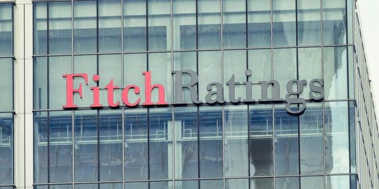 Fitch, Yunanistan’ın notunu yükseltti