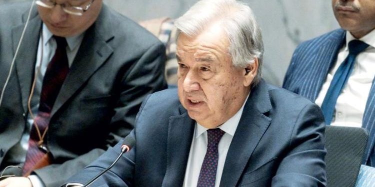 Gazze halkı uçurumun eşiğinde: Meslektaşlarım işe çocuklarıyla gidiyor