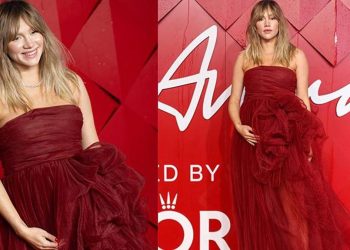 Gebe olduğunu herkesten saklıyordu… Artık büyüyen karnını tutarak poz vermeden duramıyor