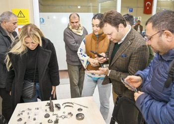 Gözünü yükseklere çevirdi