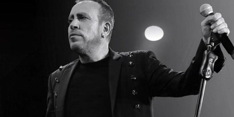 Haluk Levent Gazze için sahnede