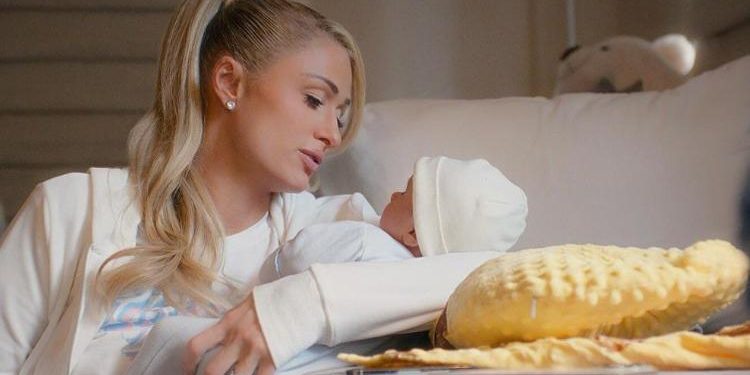 İkinci bebeği doğdu, bu kere ağırdan alıyor: Londra’yı görmek isteyen bir uçak bileti alsın!