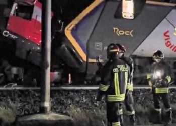 İtalya gündemine oturan kaza! Trenler baş başa çarpıştı