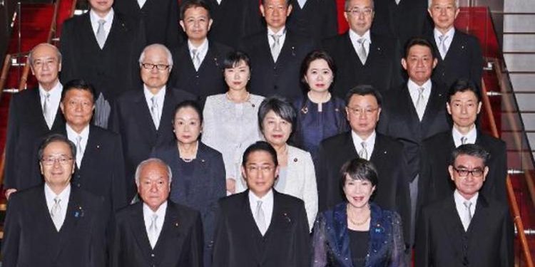 Japonya’da istifa rüzgarı: 3 bakan ve kabine sözcüsü gitti