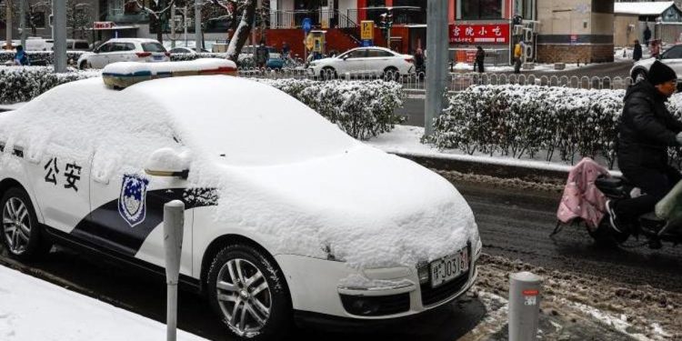 Kar yağışı Pekin’de hayatı felç etti: Seferler durdu, okullar kapatıldı