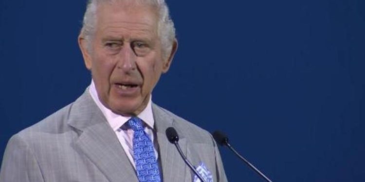 Kral’ın Yunanistan bayraklı kravatı dikkat çekti