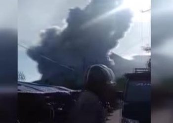 Lewotobi Yanardağı 21 yıl ortadan sonra yine patladı