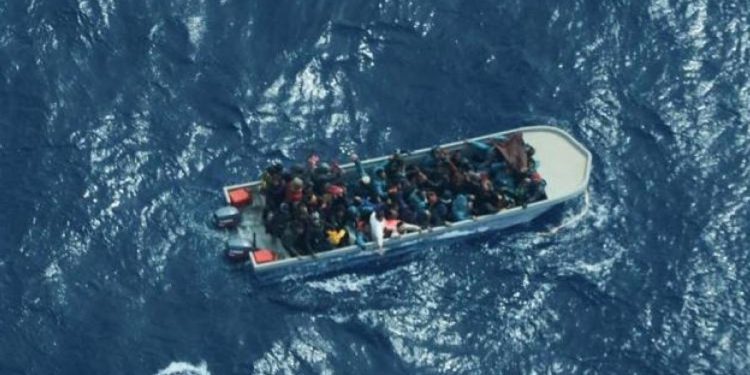 Libya açıklarında facia…Göçmen teknesi battı: 61 kayıp