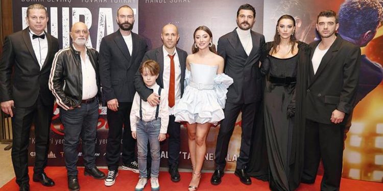 ‘Murat Göğebakan: Kalbim Yaralı’ sinemasının galasında duygusal anlar… ‘Murat çok derin acılar çekti’