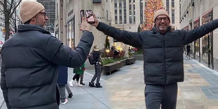 Ömrünün yarısını geçirdiği karısı artık yanında yok… Birlikte yürüdükleri sokaklarda tek başına memnunluk pozu verdi