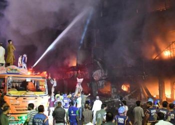 Pakistan’da büyük yangın! 5 kişi hayatını kaybetti