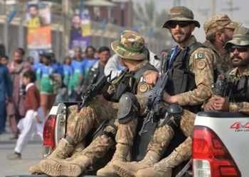 Pakistan’da kışlaya bombalı atak: 23 meyyit