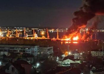 Rus donanma gemisine akın