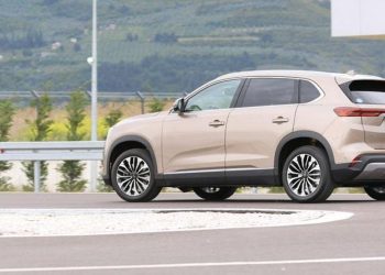 Satılan 100 otodan 13’ü artık elektrikli