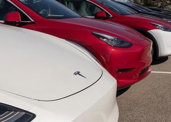 Tesla fabrikasında can pazarı! Robot mühendise saldırdı… Ortalık kan gölüne döndü