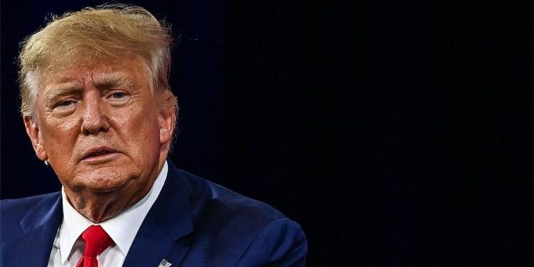 Trump bunu da yaptı: Üstüne kendi fotoğrafını bastı, yok satıyor… 