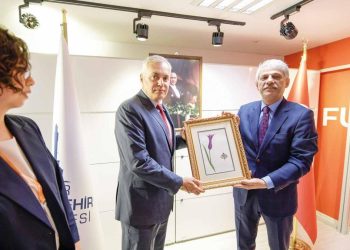 Turizmde 100 milyar dolarlık gelir gayesi