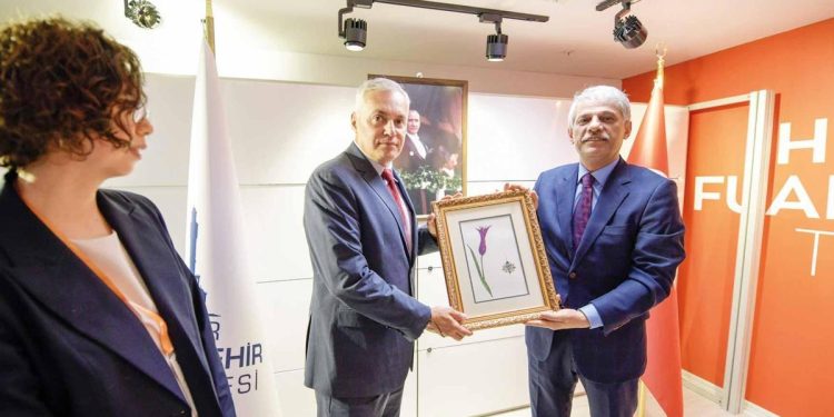 Turizmde 100 milyar dolarlık gelir gayesi