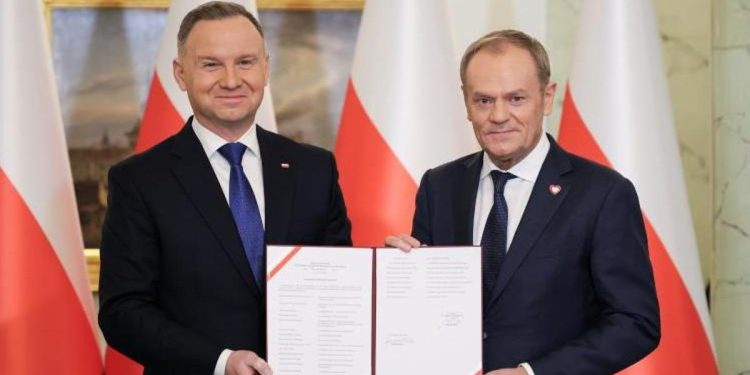 Tusk hükümeti vazifeye başladı