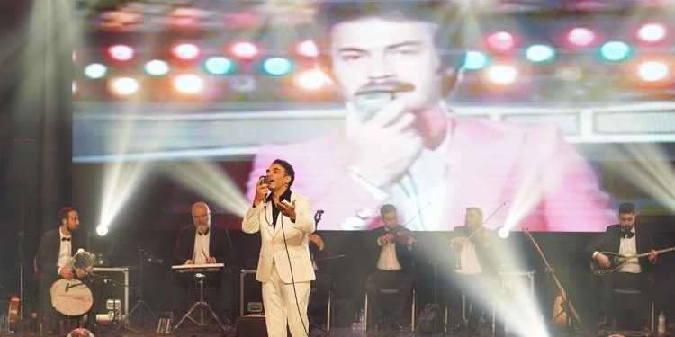 Uğur Aslan, Kız Kardeşim Köyü için sahneye çıktı