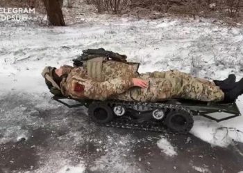 Ukrayna’dan dikkat çeken manzaralar… Yaralı askerler için ‘elektronik sedye’